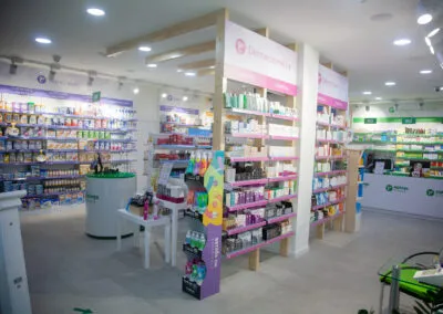 Expositor de marcas de dermofarmacia