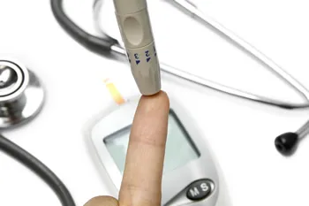 Medición de glucosa con punción capilar para analítica rápida